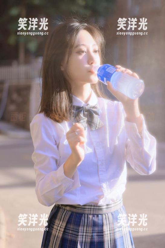 丽柜-琳达 丽柜 - 用心捕捉:琳达少女写真作品中的незабываемый原图时刻.txt