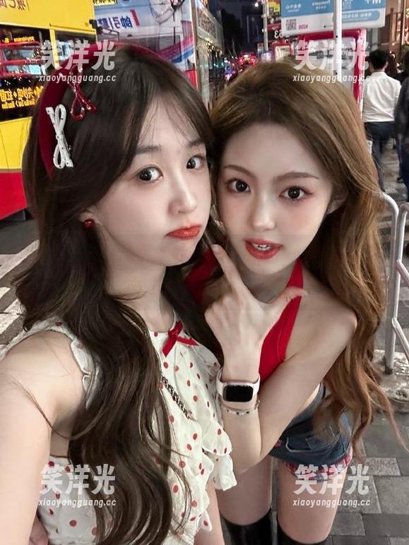 丽柜-菲菲 丽柜 - 菲菲夏日图包:专属福利让你领略无尽青春风采!.txt
