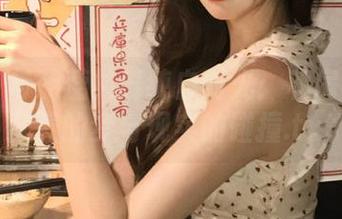 丽柜 – 与蕊蕊共舞纯白时光：私房写真中藏着的梦与现实的碰撞.txt