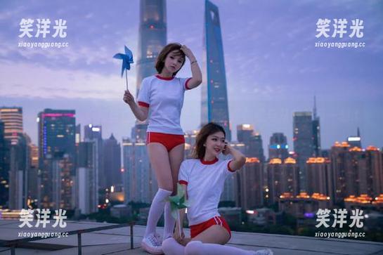 绝美瞬间！乔依丝白衬衫写真合集，捕捉优雅与从容的每一刻.txt
