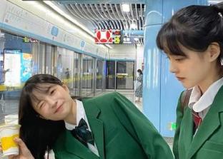 克拉女神 – 宋黛温柔写真：一组让人陶醉的唯美套图集.txt