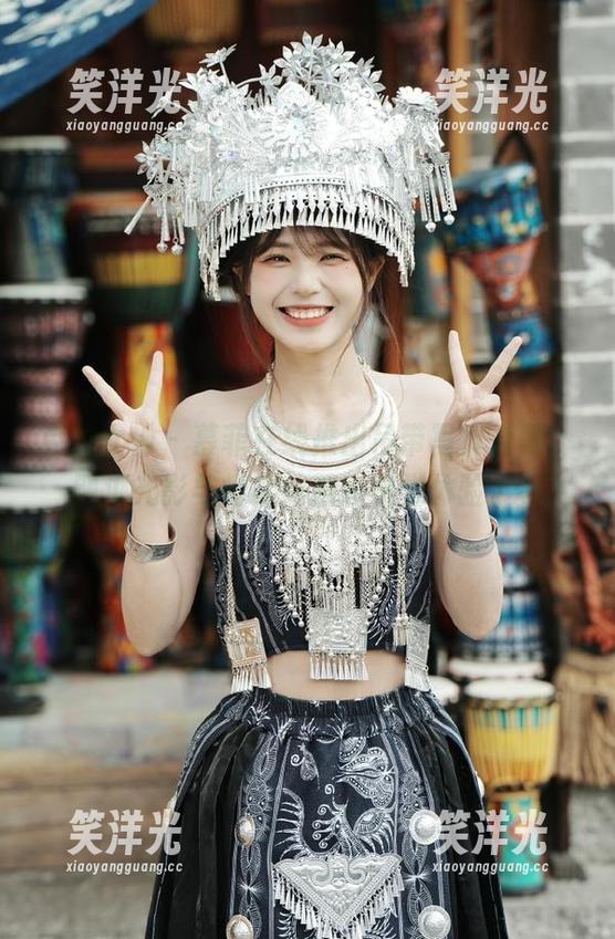 克拉女神-慕菲 克拉女神 - 慕菲在线推出吊带写真合集,融汇光影与情感的精彩视觉体验.txt