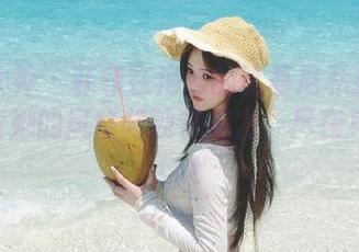 克拉女神 – 菲菲在海滩的比基尼私拍图集：探索她的风格与独特魅力，尽在其中！.txt