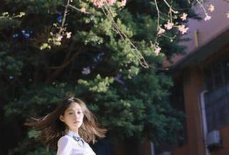 精致兔玩映画：蕾丝边黑裙唯美原图下载，感受优雅女性独特韵味！.txt