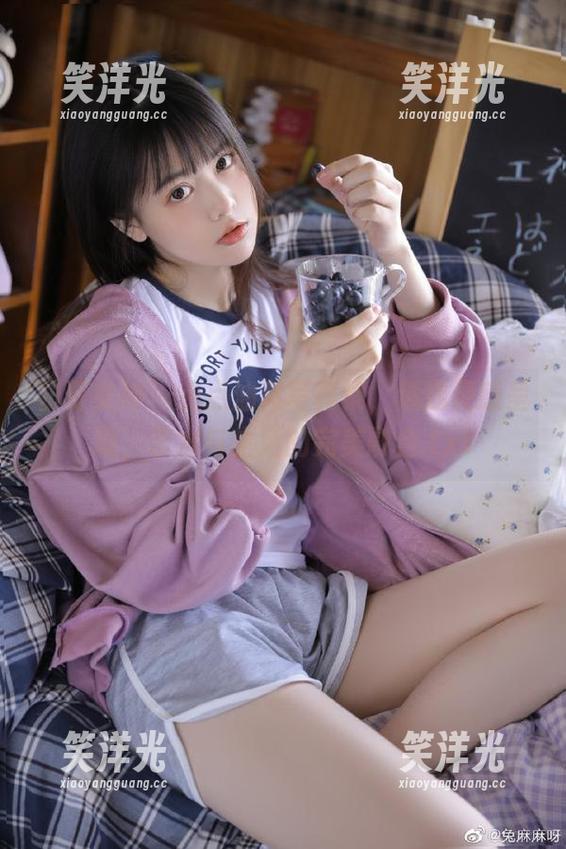 初夏女神 - 点点油亮写真集，精选灵感呈现，艺术与生活的完美融合.txt