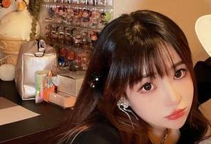独家免费美图！欣赏叉子宝宝与修女小姐的天使瞬间.txt