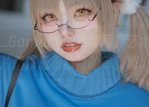 啊日日_Ganlory的吊带写真艺术：每张照片都渗透着独特的审美观.txt
