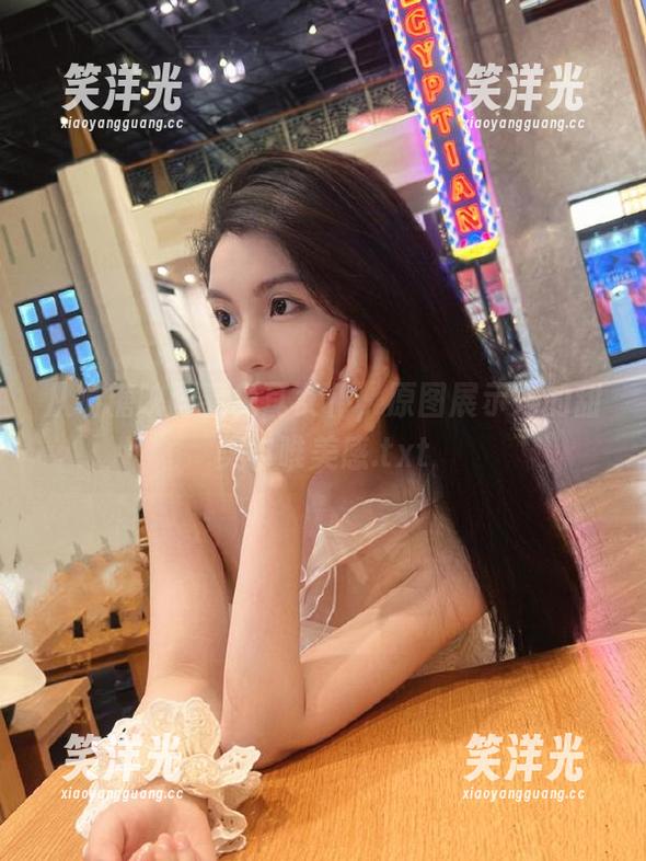 从喵糖映画看兔耳女仆，原图展示她的甜美与唯美感.txt