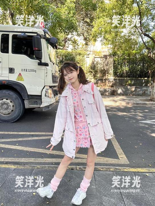 嗲囡囡-Cheryl青树 嗲囡囡 - 透过Cheryl青树的镜头,领略她的比基尼私房作品精彩瞬间.txt
