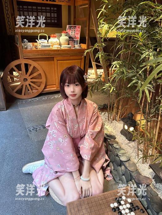 嗲囡囡 - 樱桃小犊子最新美图出炉，学妹的每个搞笑瞬间都值得你大笑三声！.txt