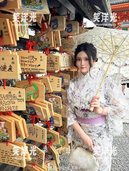 感受夏夏子视角下的艺术：八重神子高清作品集带你领略唯美瞬间！.txt
