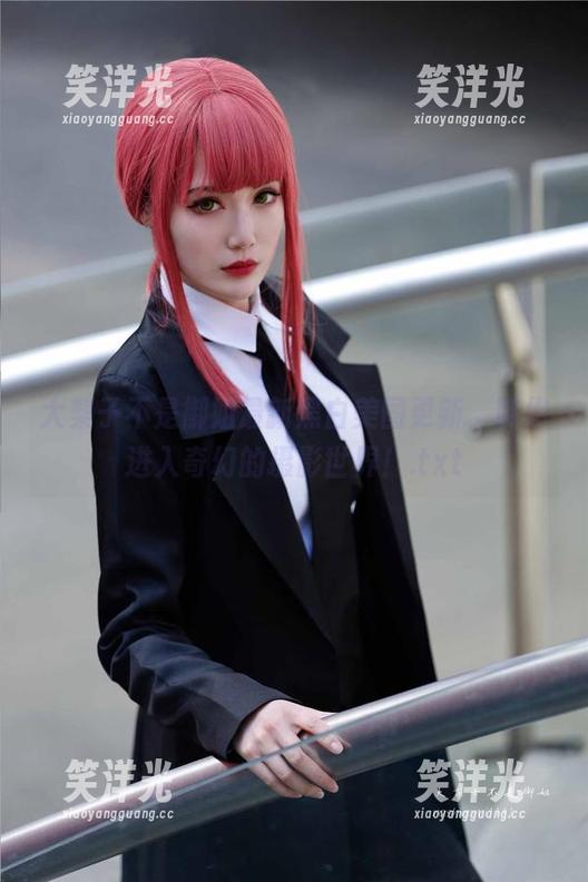 大梨子不是御姐最新黑白美图更新，带你进入奇幻的摄影世界！.txt