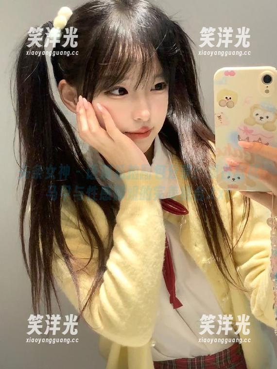 头条女神-语溪 头条女神 - 语溪私拍图包分享:复古宫廷马甲与性感御姐的完美结合.txt