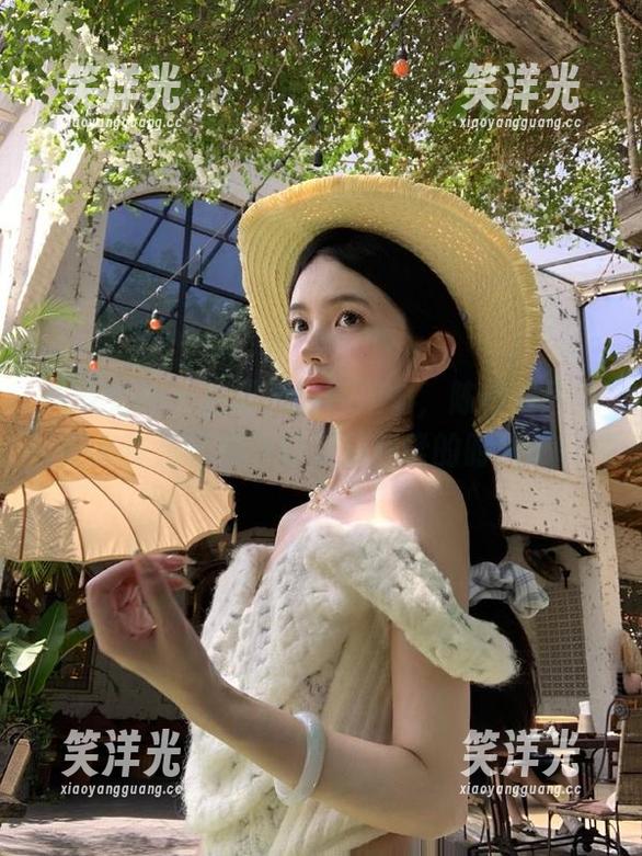 头条女神 - 在夏天的怀抱中，陈怡曼用无圣光作品记录下纷繁却静谧的时光.txt
