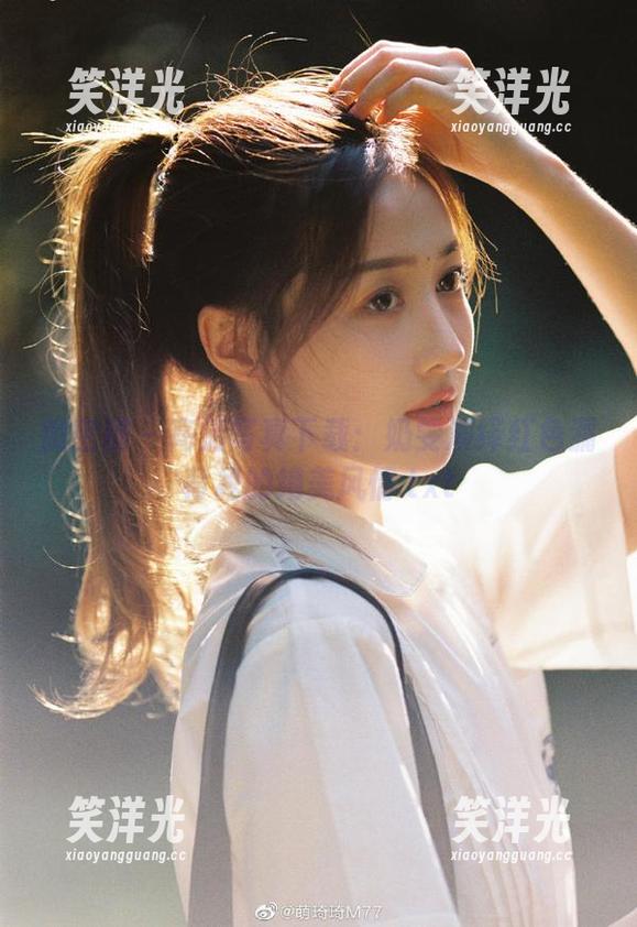 奶雯 微密圈 - 高清写真下载:奶雯演绎红色漏背裙的绝美风情.txt