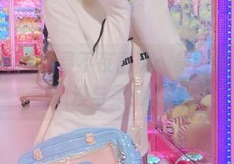 妖少you1探寻不夜蔷薇：美图照片诉说浪漫与柔情.txt