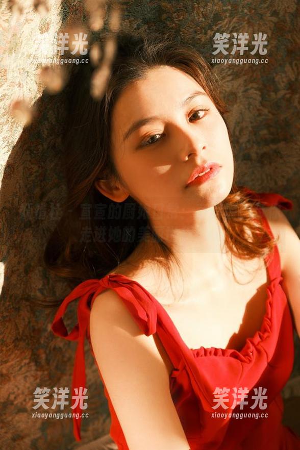 妖精社 - 宣宣的厨娘日常：高清原图带你走进她的美丽世界.txt