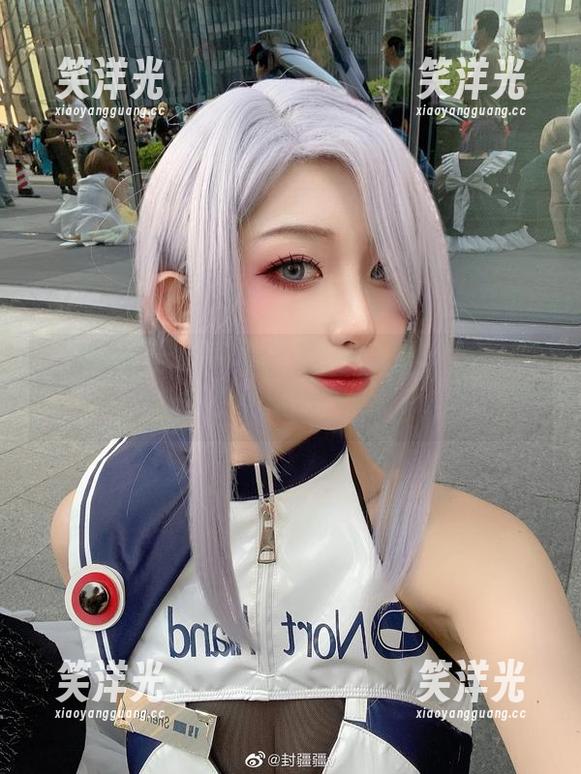 封疆疆v 封疆疆v短裤写真集精选:感受清凉和时尚的完美融合.txt