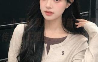 微密圈 – 小玉吃果冻的最新白丝写真，图片传达出无限的优雅与动感.txt