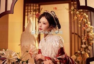 营造唯美氛围：小鹿鹿shika与大明富贵花的写真美图完美邂逅.txt