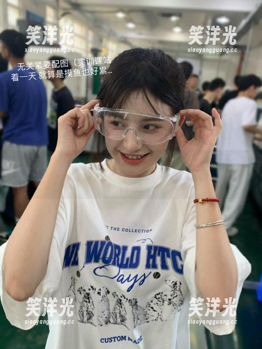 少女秩序 - 高清原图赏析：小满镂空写真中流动的时间与空间.txt