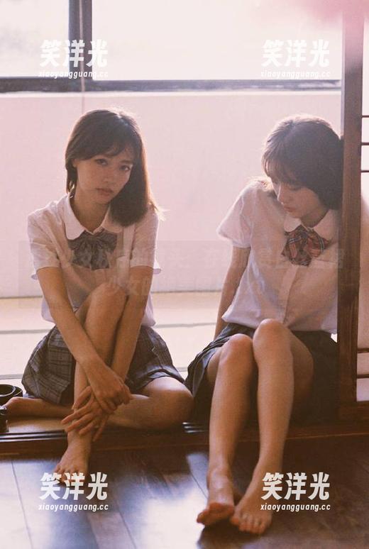 透过少女秩序的镜头：在线欣赏白丝蓝裙少女的绝美图片.txt