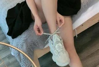 尤果网 – 佟蔓网袜私密合集：捕捉她的风情万种，尽在这一系列精彩图集中.txt