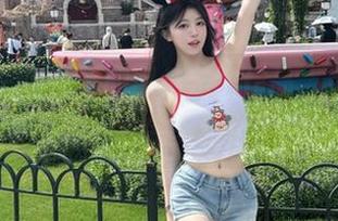 尤果网 – 小潘鼠的黑色定制作品，尽显优雅与神秘的完美结合.txt