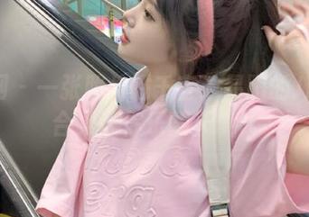 尤果网 – 一张照片胜千言：易阳的JK写真合集让你乐翻天.txt