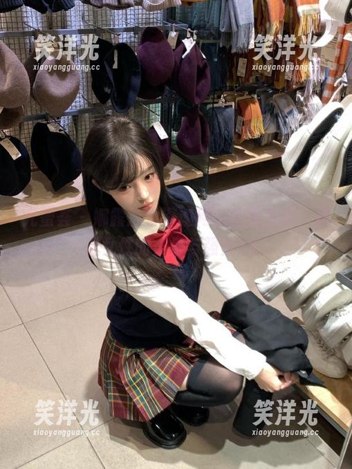 尤蜜荟 - 娜露魅力深邃网袜套图精选，尽显女性的柔美与强大.txt