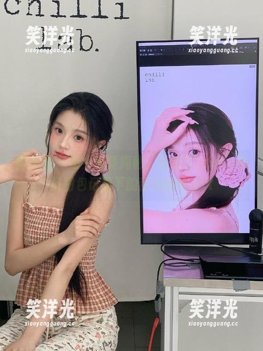微密圈 - 奶牛写真揭秘：徐莉芝Booty私房图包记录下的甜美瞬间.txt