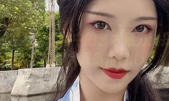 抖娘利世写真图片中的艺术魅力：探讨艺人与投资人双重角色.txt