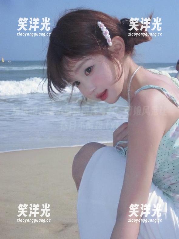 精选抱走莫子最新图库写真，厨娘风范让你目不暇接.txt