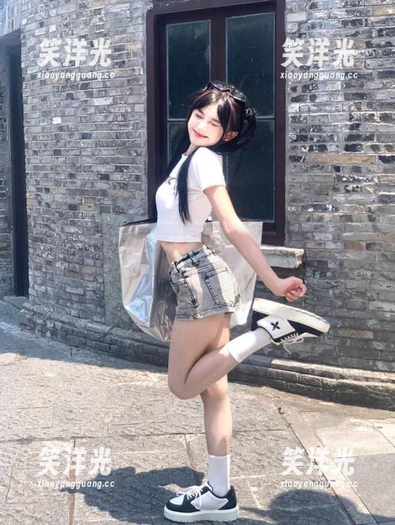 推女神 - 来自喵喵哒泳池的视觉盛宴：不容错过的美图合集，带你畅游梦境！.txt