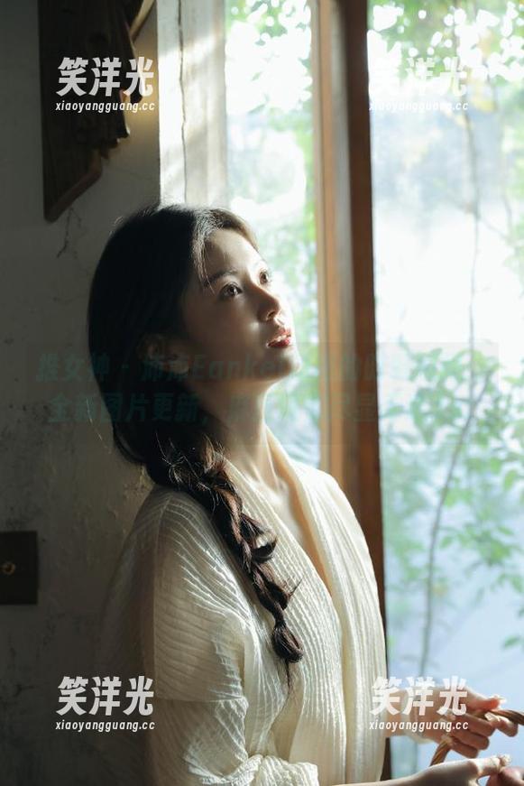 推女神-沛沛Eankei 推女神 - 沛沛Eankei短裙的时髦瞬间:全新图片更新,麻豆风范尽显无遗.txt
