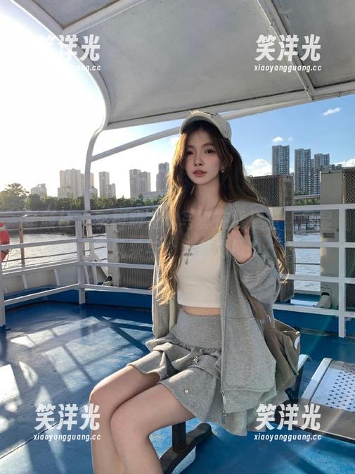 星颜社 - 李柯颖短裙写真在线展览，尽显青春风采与个性魅力！.txt