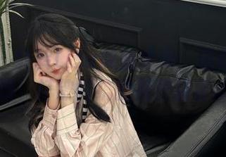 星颜社 – 转转Lisa倾情呈现：最新连体衣图册，打破传统的视觉盛宴.txt