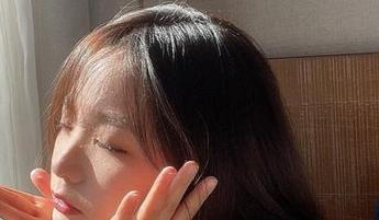 是青水的酸奶写真集，充满创意，快来下载吧！.txt