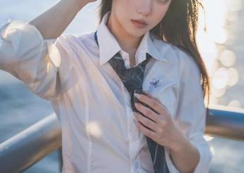 一起来欣赏果咩酱的泳衣写真，感受福利满满的魅力四射.txt