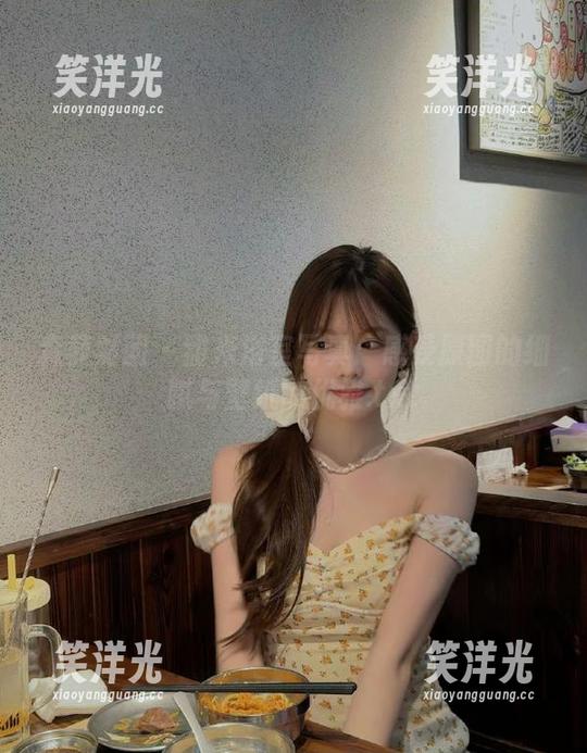 森萝财团-甜米 森萝财团 - 甜米浴室写真:感受原图的细腻与壁纸的优雅.txt