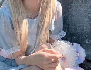 完美收录！森萝财团10D肉丝运动鞋桌下免费写真合集.txt