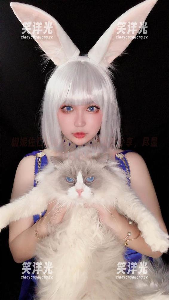 椒妮佐仁 椒妮佐仁以泳池为背景的写真分享,尽显她的优雅风姿.txt