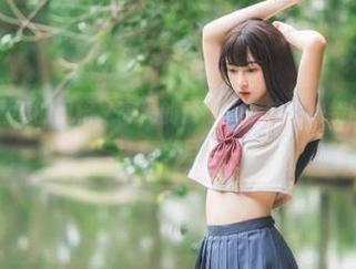模范学院 – 清纯的风格，高清的质感：软软酱独特图包带你游历纯真岁月.txt