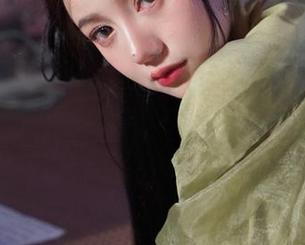 别样魅力：洛丽塔大哥黑色私房精选套图，感受艺术与性感的完美交融.txt