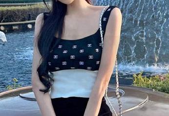 物恋传媒 – 小飞女孩摄影作品精选合集：记录青春岁月的每一刻精彩.txt