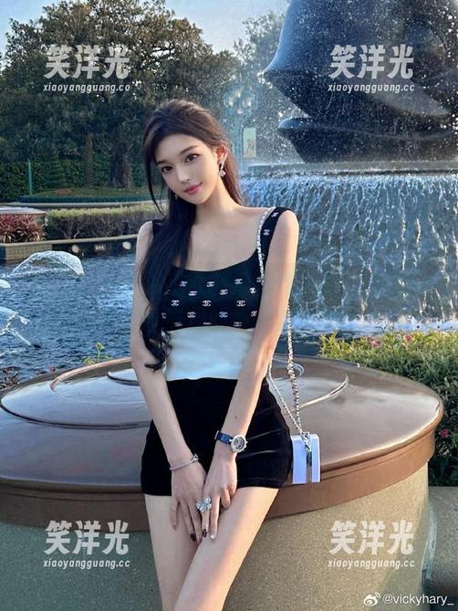 物恋传媒 - 小飞女孩摄影作品精选合集：记录青春岁月的每一刻精彩.txt