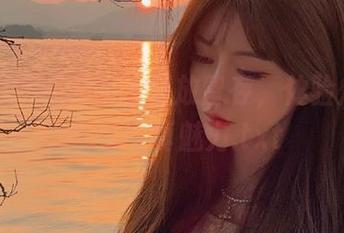看王羽杉精彩直播回放留存，体验炫酷的COS写真魅力.txt