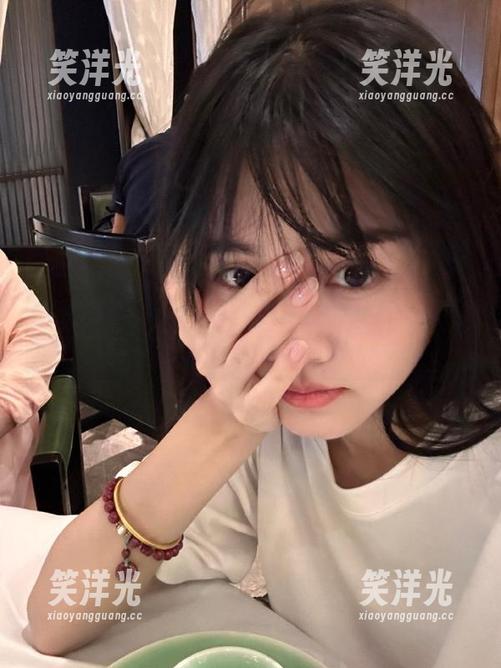 甜予摄影-齐齐 甜予摄影 - 齐齐黑丝写真系列:每一张图片都展现出不同的魅力.txt