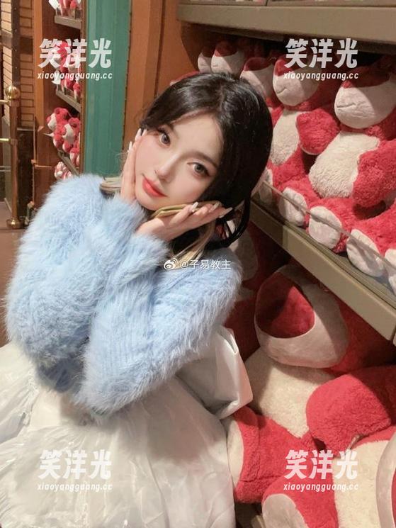 白易子教主带你领略丝袜的魅力：精选写真图集.txt