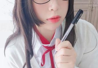 白烨烨连体衣在线原图，尽享精彩瞬间与迷人身姿！.txt